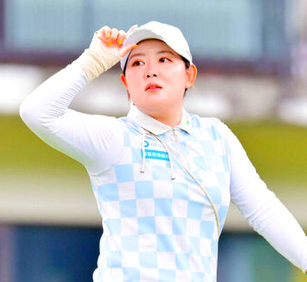 ゴルフ 栗永遼キャディー 妻 浅井咲希 出典：報知新聞社より
